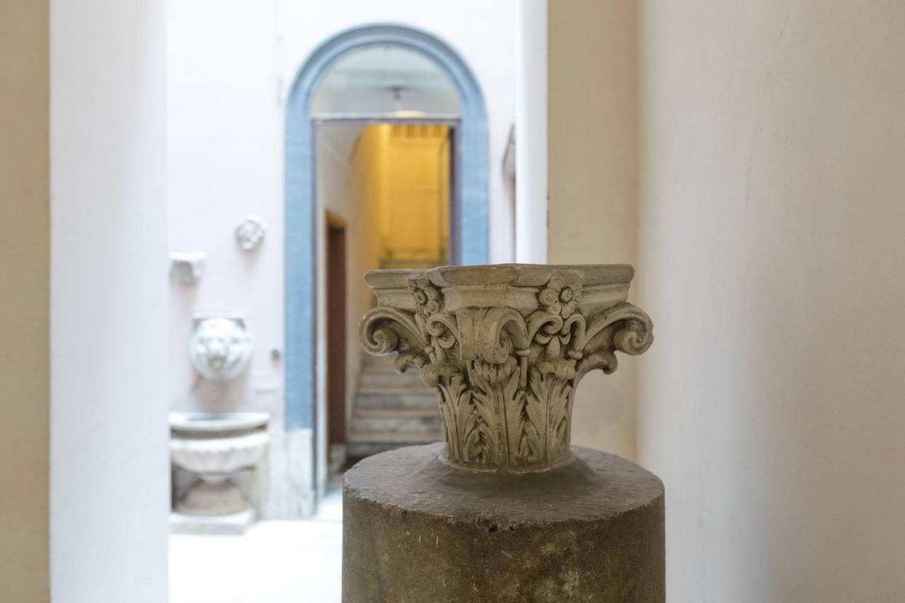 Apartamento Quiet Pied A Terre With Terrace In Borgo Pio Roma Exterior foto
